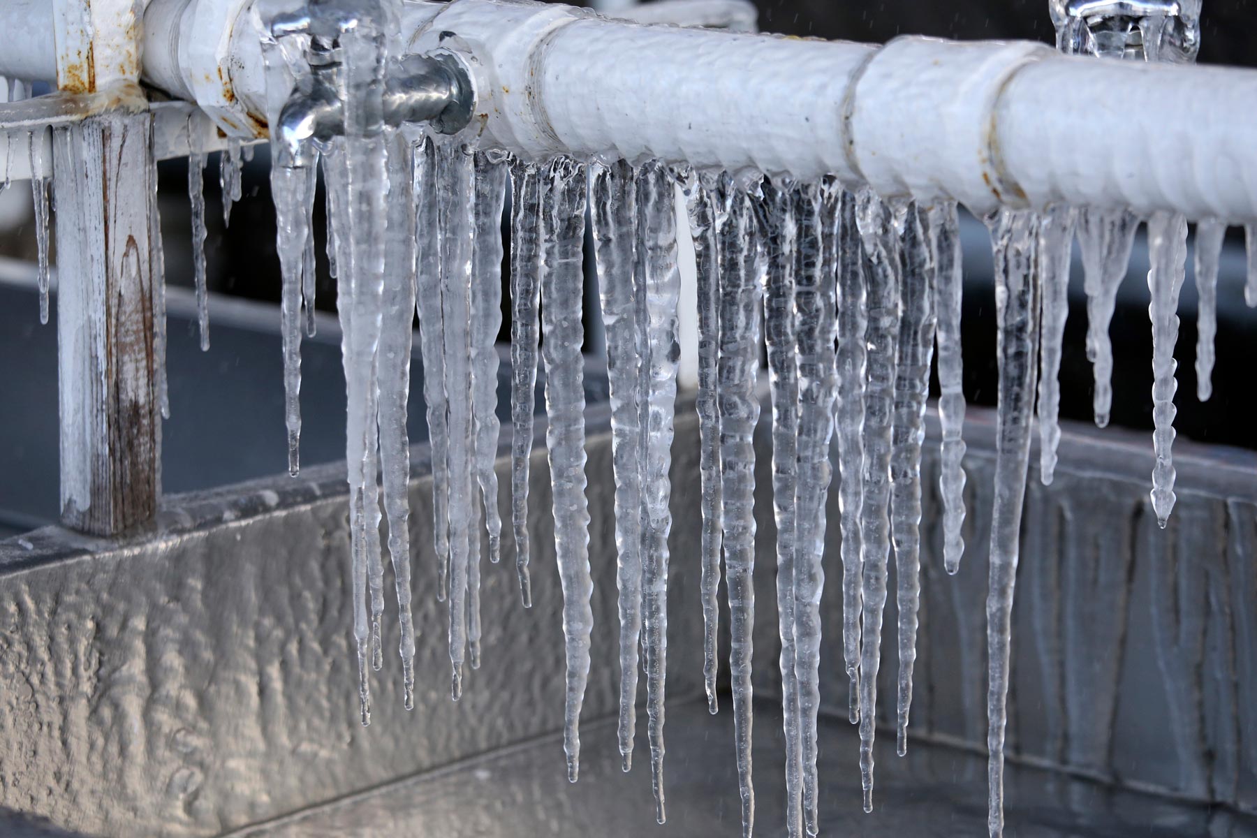 plumbing-services--frozen-burst-pipe-repair - Carolina Heating Service Inc. Frozen pipes on the exterior of a home.